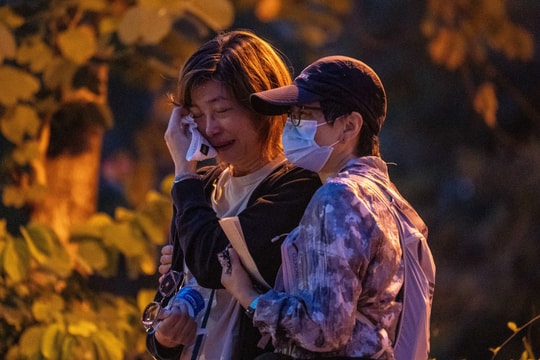 Ít nhất 94 người chết trong vụ cháy chung cư ở Hong Kong