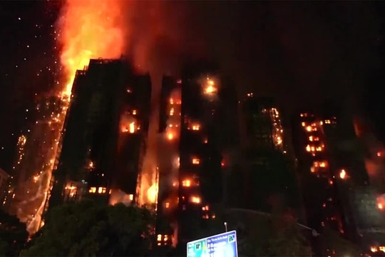 Hai ngày lính cứu hỏa Hong Kong khống chế hỏa hoạn chung cư