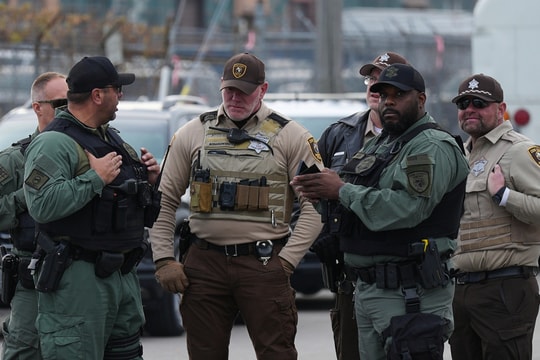 Mỹ rà soát lại toàn bộ thẻ xanh cấp cho người nhập cư từ 19 nước