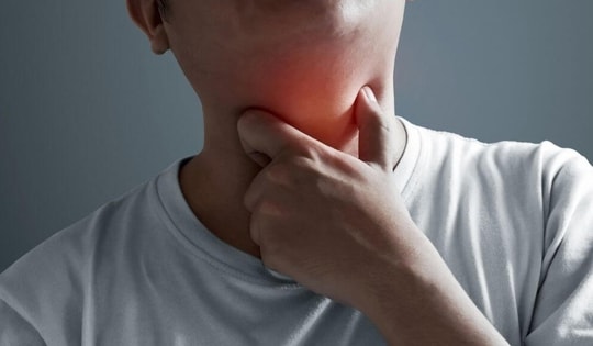 Bé trai 11 tuổi tử vong sau khi kêu đau họng dữ dội