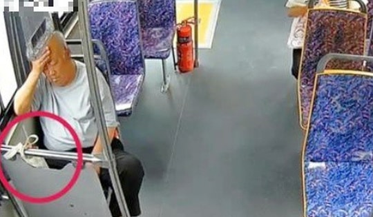 Ngủ gật trên xe buýt, cụ ông 70 tuổi đánh mất bọc tiền hơn 10 tỷ diễn biến sau đó quá bất ngờ