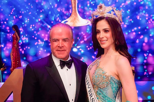 Quá khứ của 'ông trùm' Hoa hậu Hoàn vũ đang bị truy tố