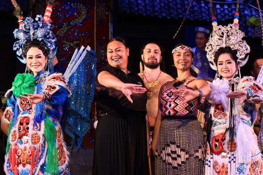 Màn biểu diễn đặc biệt giữa nghệ sĩ hát bội TP.HCM và New Zealand