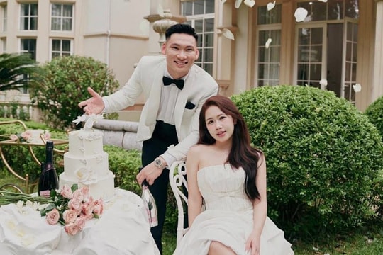 Thủ thành Trịnh Xuân Hoàng cưới bạn gái lâu năm