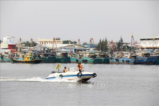 Bộ Công Thương ban hành công điện ứng phó bão số 15 trên biển Đông