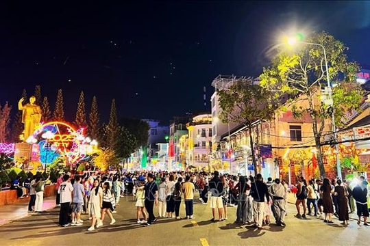 Cần Thơ mở lại tuyến phố đi bộ khu vực bến Ninh Kiều