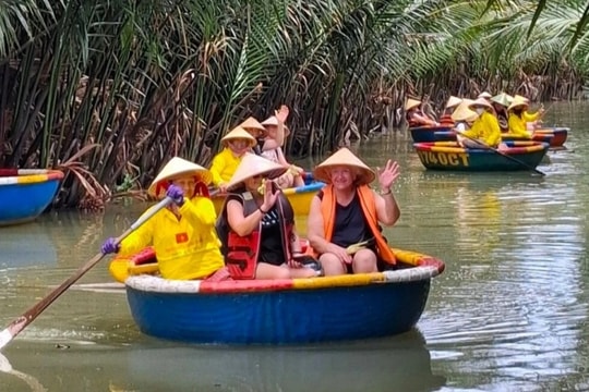 Vùng đất nổi tiếng với danh xưng 7 nghề thức giấc nhờ du lịch cộng đồng