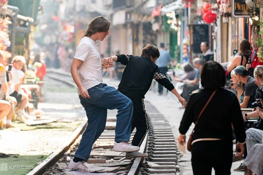 Phố đường tàu Khâm Thiên tấp nập khách sau 4 ngày giải toả