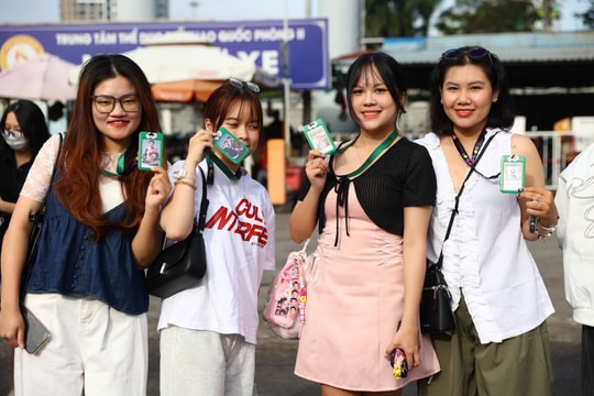 Vietnam iContent 2025: Giới trẻ xếp hàng chờ dự sự kiện