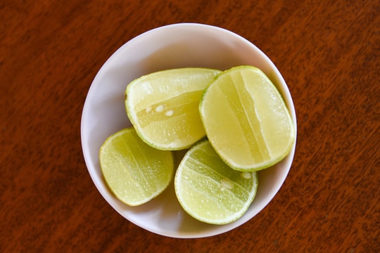 Chà chanh khắp người có giúp giảm sốt khi mắc cúm A?