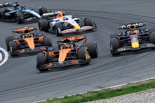 Verstappen khích McLaren trước Grand Prix Qatar