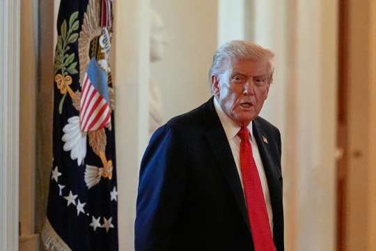 Ông Trump tuyên bố hủy mọi văn kiện ký tự động của ông Biden