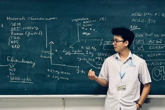 Thủ khoa đi 7 nước, giành học bổng tiến sĩ trước tốt nghiệp