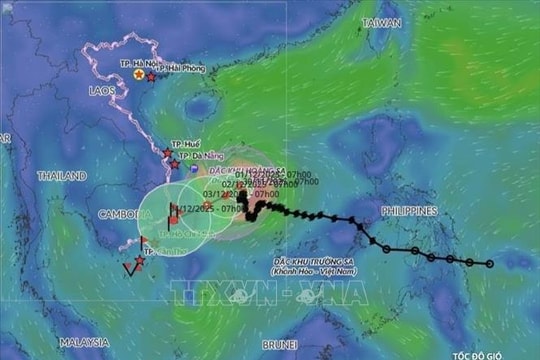 Bão số 15 lại đổi hướng di chuyển, dự báo suy yếu dần