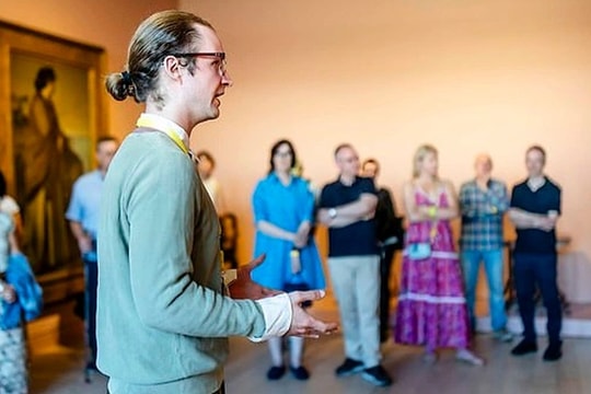 Hướng dẫn viên du lịch mắng khách suốt 70 phút vẫn được khen