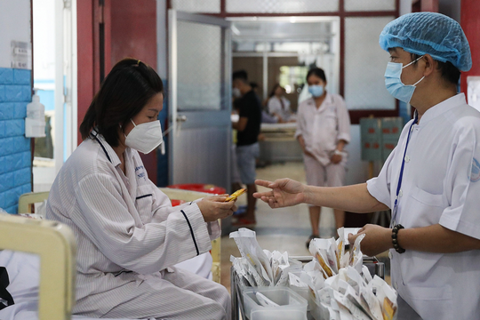 'Sốt xuất huyết không còn là bệnh của trẻ em'