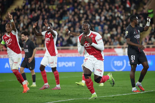PSG thua Monaco, nguy cơ mất đỉnh bảng Ligue 1