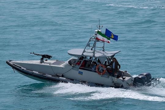 Iran bắt tàu dầu ở Vịnh Ba Tư