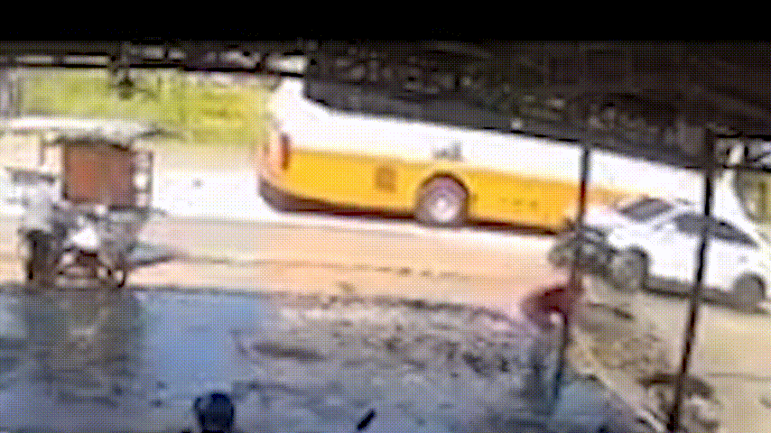 Lao ôtô vào người thân khiến em gái tử vong