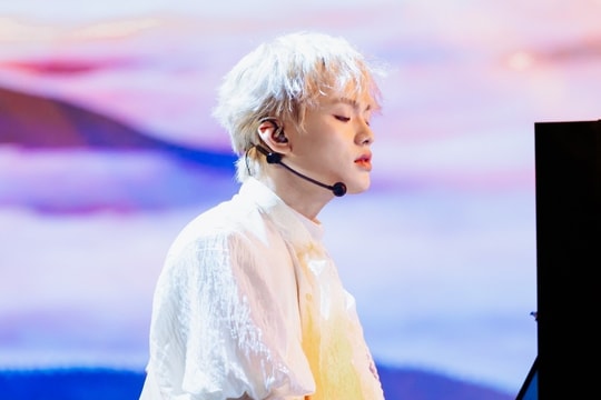 Quán quân Anh trai 'say hi' dần lộ diện