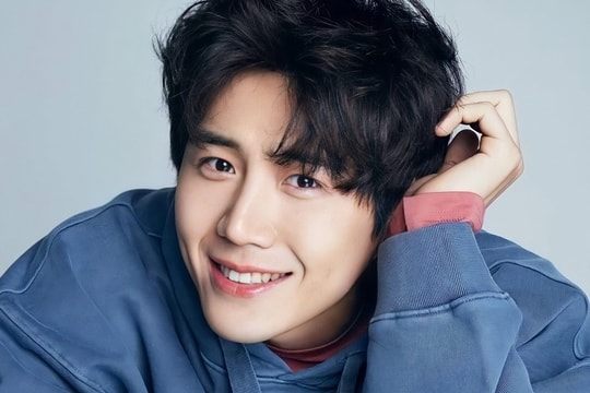 Mỹ nam chạy bộ cùng Suzy ở Hồ Tây