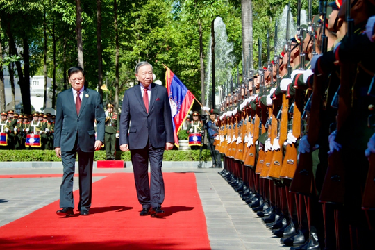 Tổng Bí thư, Chủ tịch nước Lào chủ trì lễ đón trọng thể Tổng Bí thư Tô Lâm