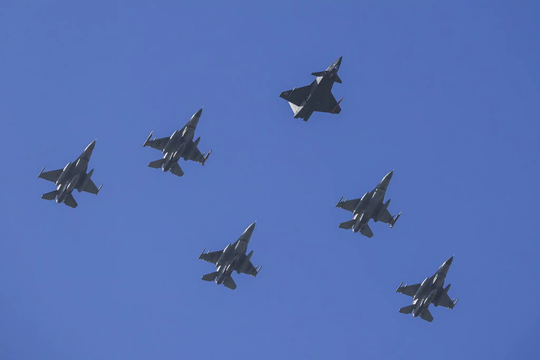 UAV vũ trang đầu tiên trên thế giới bắn hạ mục tiêu trên không