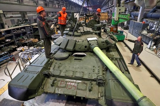 Doanh thu bán vũ khí trên toàn cầu đạt 679 tỷ USD, chạm mức kỷ lục