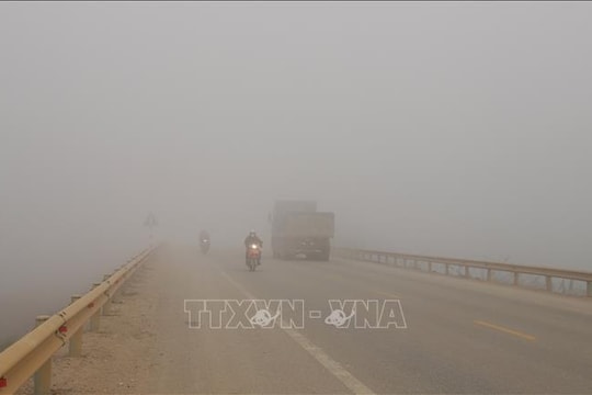 Sương mù dày đặc ảnh hưởng đến người tham gia giao thông