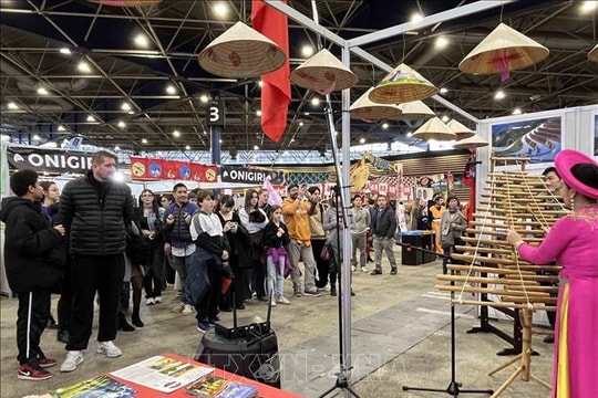 Việt Nam tỏa sáng tại Salon de l’Asie 2025