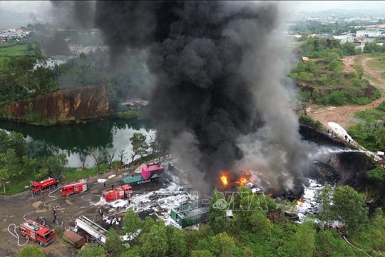 Đà Nẵng: Đã dập tắt đám cháy tại bãi container