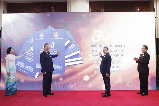 Tổng Bí thư dự lễ khai trương sách điện tử '50 năm quan hệ hợp tác toàn diện giữa Quốc hội Lào và Quốc hội Việt Nam'