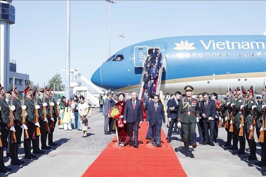 Tổng Bí thư Tô Lâm và Phu nhân đến Thủ đô Viêng Chăn bắt đầu thăm cấp Nhà nước tới Lào