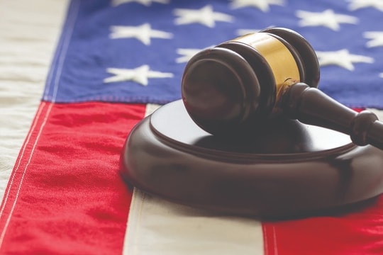 Con rơi kiện gia đình cha ruột đòi chia tài sản