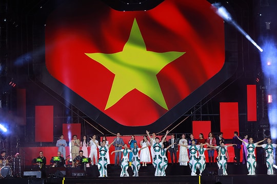 Nghệ sĩ quyên góp 25 tỷ đồng hỗ trợ người vùng bão lũ