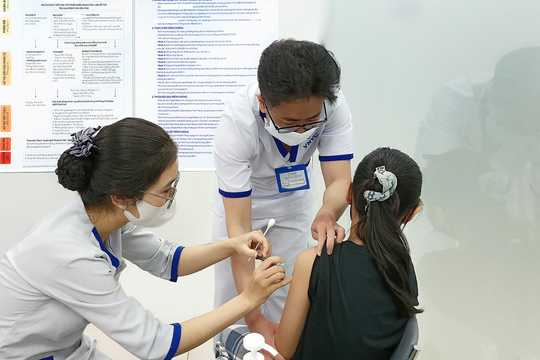 Trẻ mắc sùi mào gà sau khi tình dục sớm