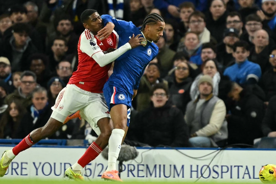 Arteta: 'Chelsea cố nhắm vào cầu thủ Arsenal để cân bằng lực lượng'
