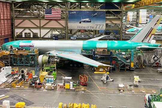 Bên trong nhà máy sản xuất máy bay lớn nhất của Boeing