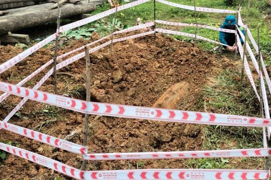 Phát hiện bom khi đào đất làm nền nhà