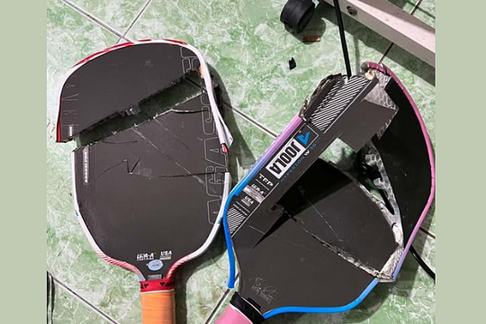 Tai tiếng pickleball 'chồng chặt nát hai cây vợt chục triệu đồng của vợ'