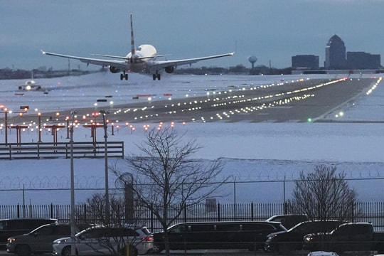 Hàng nghìn chuyến bay bị hủy vì bão tuyết tại Mỹ