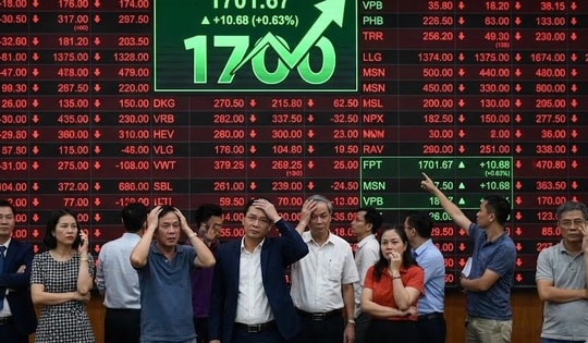 VN-Index vượt 1.700 điểm, tài khoản nhà đầu tư vẫn "bốc hơi"