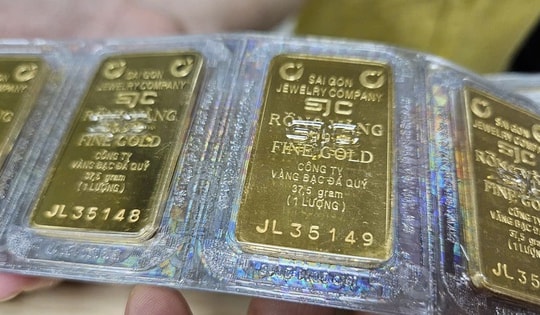 Giá vàng hôm nay 1-12: Vừa mở cửa đã lập kỷ lục mới