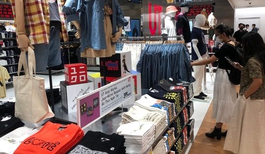 Tỉnh táo giữa "cơn bão" khuyến mãi cuối năm