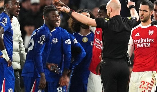 Premier League: Chelsea-Arsenal chia điểm trong trận cầu 'mưa thẻ phạt'