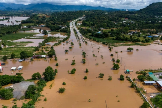 Chủ tịch nước, Thủ tướng gửi điện chia buồn sau trận lũ lụt lịch sử tại Thái Lan