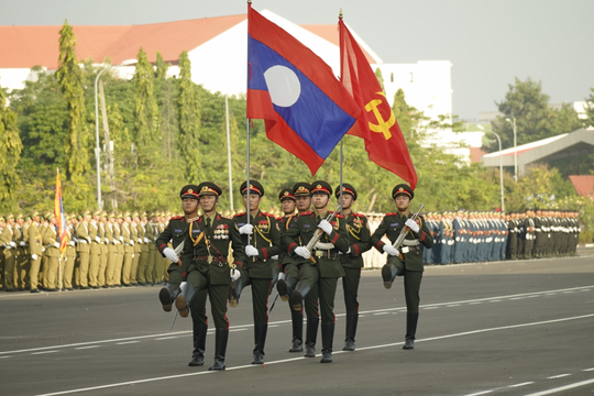 Trực tiếp: Lễ diễu binh, diễu hành kỷ niệm 50 năm Quốc khánh Lào