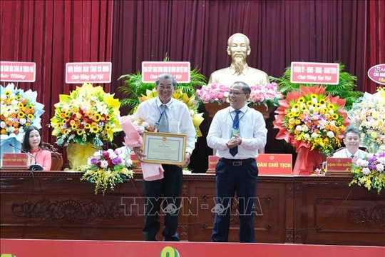 'Cha đẻ' gạo ST25 được Chủ tịch UBND thành phố Cần Thơ tặng Bằng khen