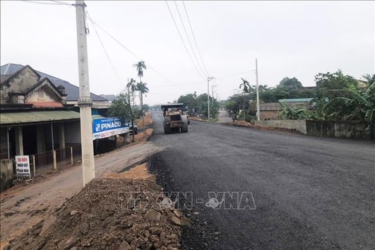 Quảng Trị sẽ hoàn thành hai tuyến đường kết nối vùng trong tháng 12