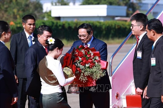 Thủ tướng Phạm Minh Chính tới Viêng Chăn, bắt đầu chuyến công tác tại Lào